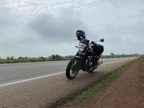 A 2,300 km 4-day trip from Pune to Jhansi on my Interceptor 650