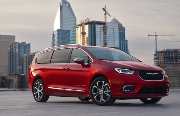 2024 Chrysler Pacifica Celebrates Minivan 40th Anniversary, Adds New Colors