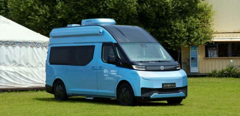 Geely's Farizon Auto SuperVan Debuts With Swappable Battery, Methanol Range Extender