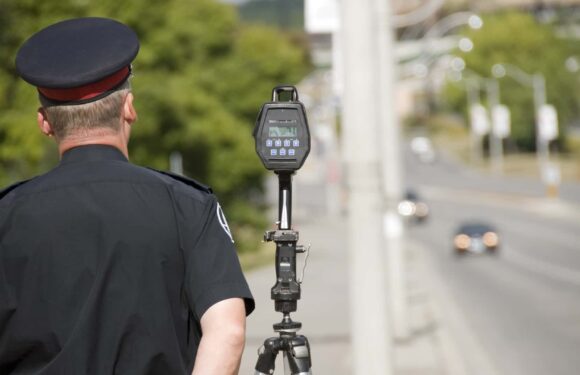 Man Wins $50k Lawsuit Against Police For Warning Drivers About Speed Trap