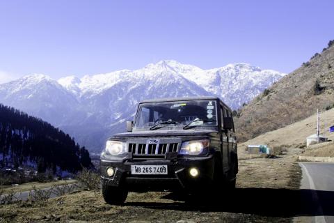 Visiting Kashmir in winter in a Mahindra Bolero: 11-day long road trip