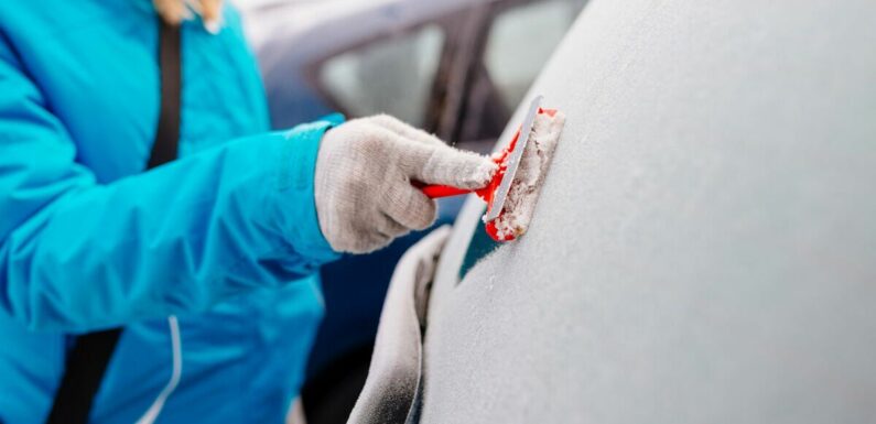 Drivers told to ditch free method to de-ice car windscreens for valid reason