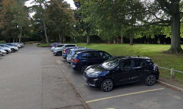 Electric car owners confused after sign bans owners from parking in nature spot