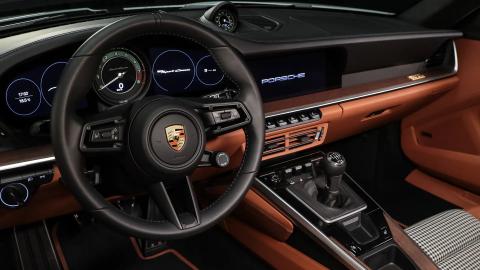 Porsche 911 & 718 to continue offering manual gearbox, says boss