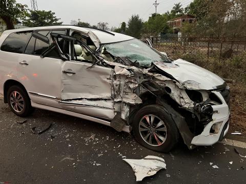 Trailer driver rams into our Innova: How my family had a narrow escape