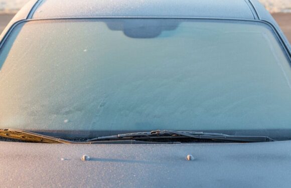 ‘Best’ method to defrost car windscreen is using homemade solution, says expert