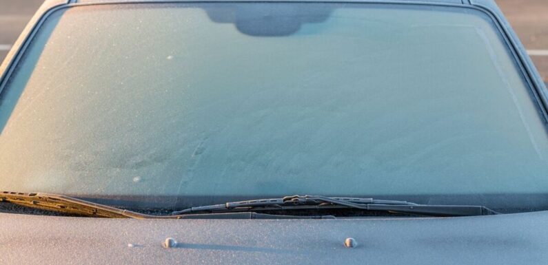 ‘Best’ method to defrost car windscreen is using homemade solution, says expert