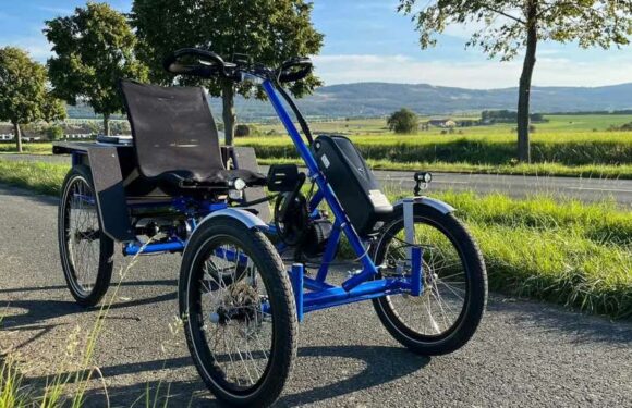 E-Velo-Cabrio Can Shuttle You And Your Stuff Around Even When It's Raining